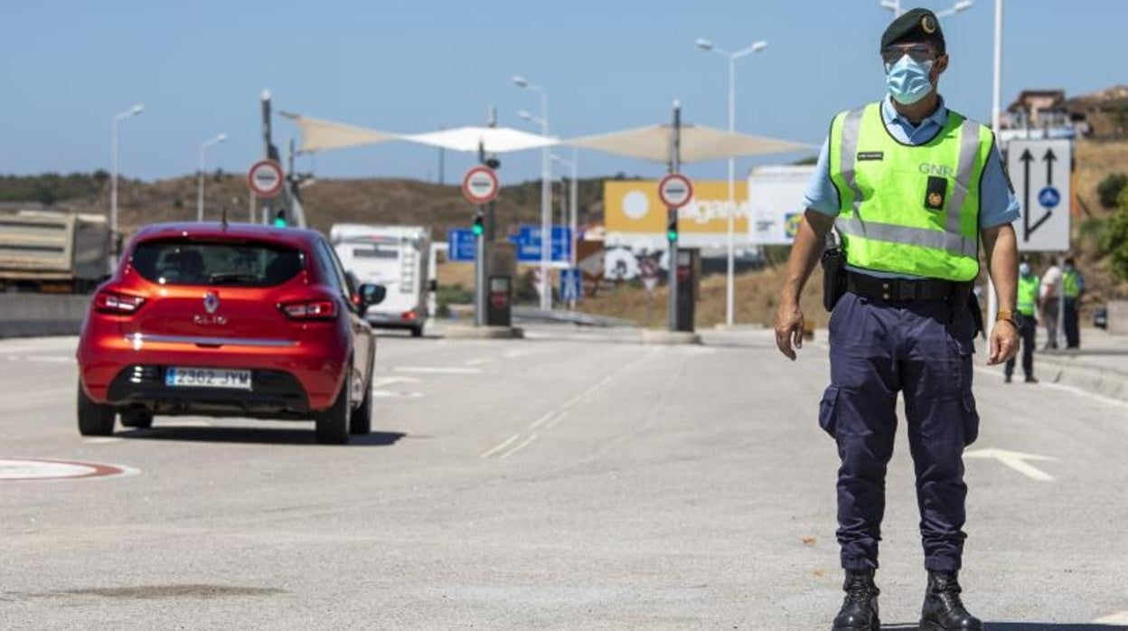 Imagen de la frontera lusa nada más entrar en Portugal por Ayamonte, Huelva
