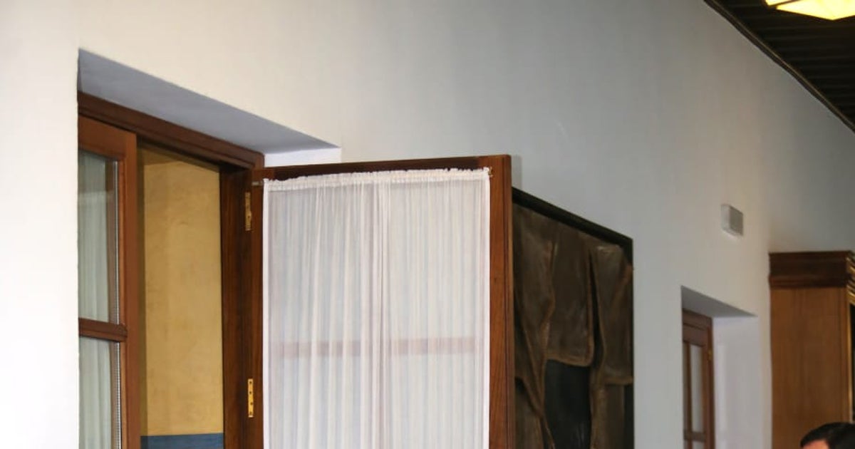 La expresidenta Susana Díaz acompañada de sus diputados afines en la entrada en la comisión de investigación de la Faffe en el Parlamento