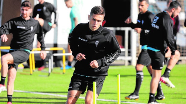 El Córdoba CF, sin laterales izquierdos: las alternativas del filial que tiene Germán Crespo