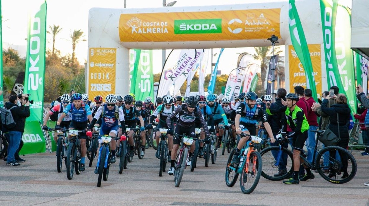 Salida de la primera etapa de la Titan Series en El Toyo.