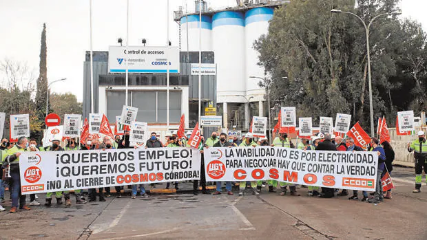 Los trabajadores de Cosmos en Córdoba denuncian el fin de los contratos con empresas auxiliares