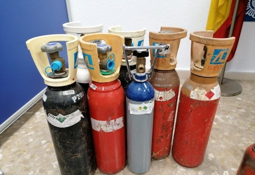 Bombonas de gas para hacer la mezcla del oxicorte