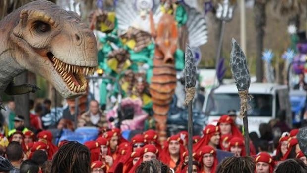 Cabalgata de Reyes Magos en Huelva: homenaje a sanitarios y escenas de cuento en la vuelta de la ilusión