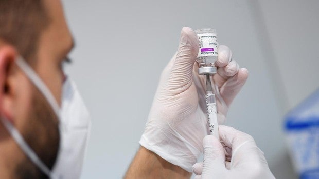 ¿Cuándo debo ponerme la tercera dosis de la vacuna si he pasado el Covid? Así es la vacunación en Andalucía