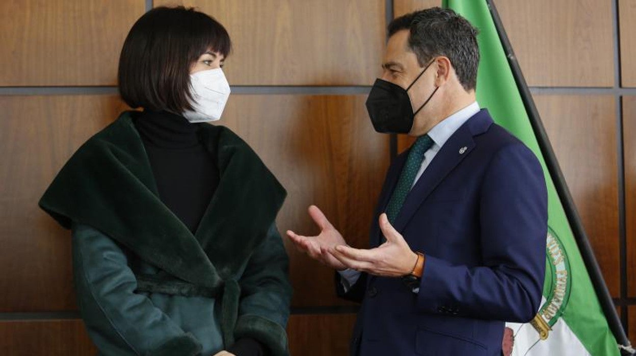 La ministra de Ciencia, Diana Morant, y el presidente de la Junta, Juanma Moreno, este jueves en Granada