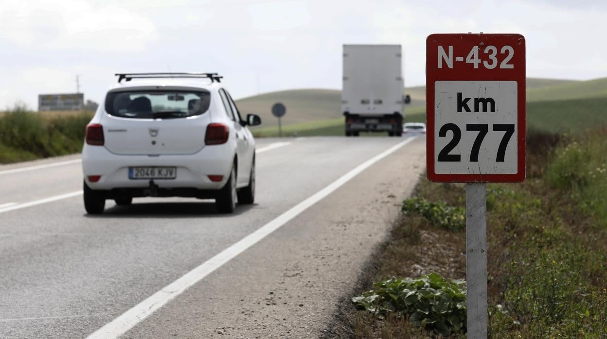 Imagen de un tramo cordobés de la N-432, que debe ser sustituida por la futura A-81