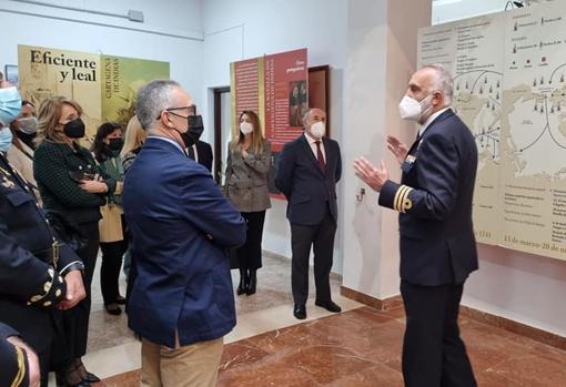 Autoridades, durante la inauguración de la muestra