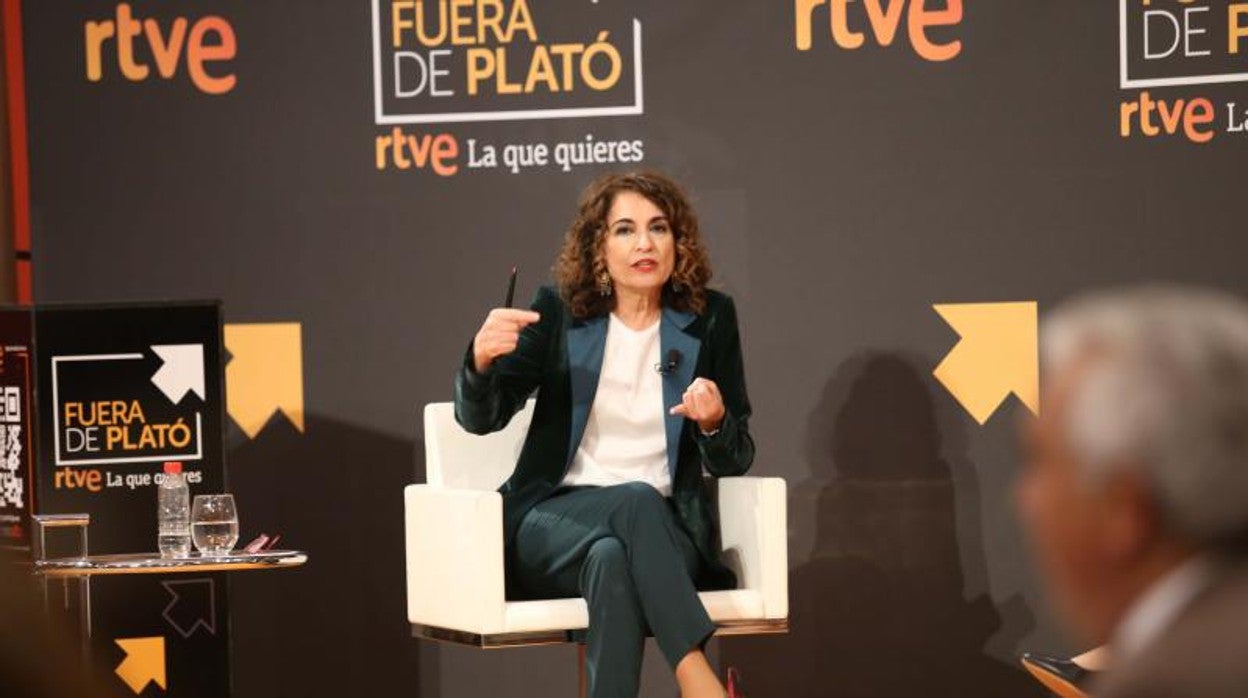Entrevista a la ministra Maria Jesús Montero en la RTVE