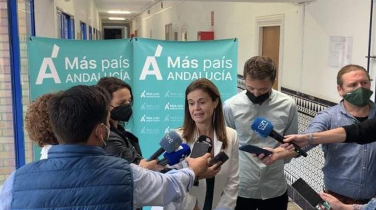 Esperanza Gómez en una imagen de archivo, junto a Íñigo Errejón
