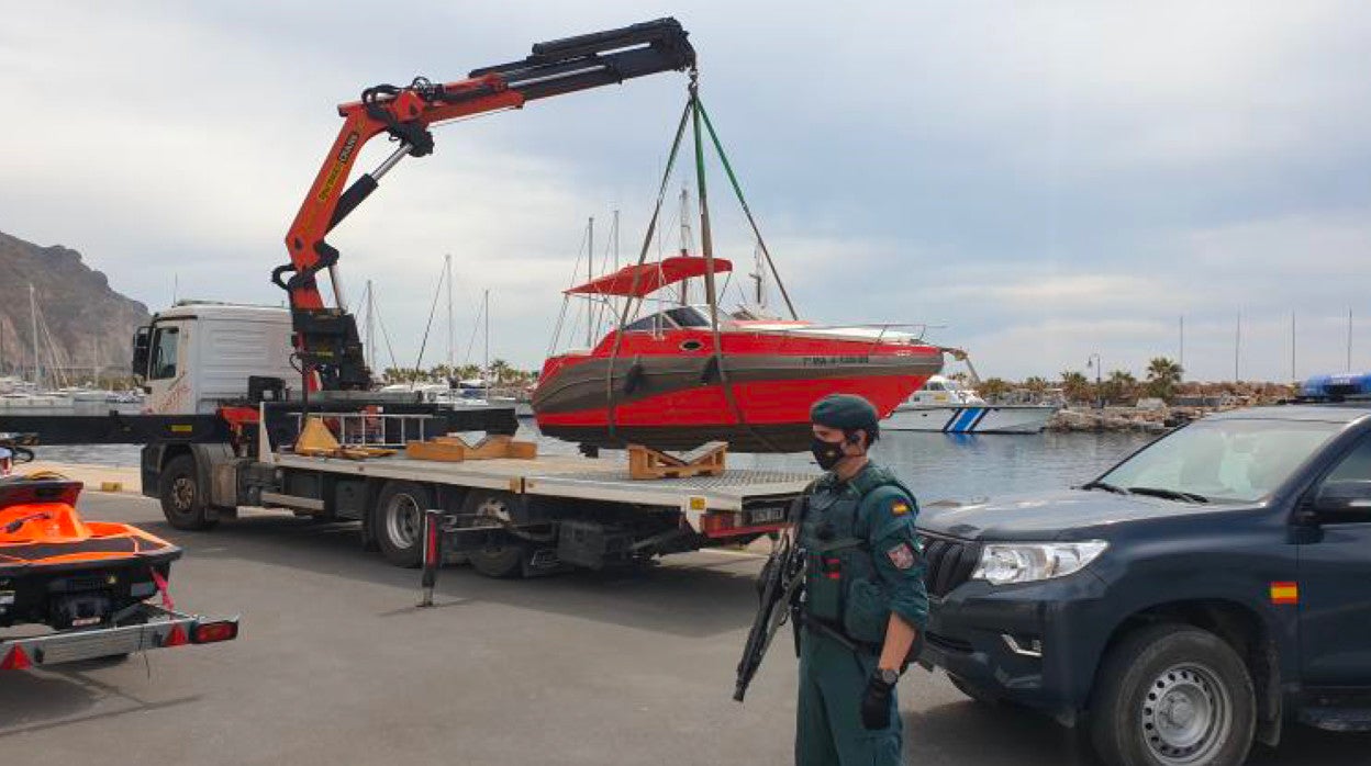 Incautación de un barco en una operación contra el narcotráfico en Andalucía