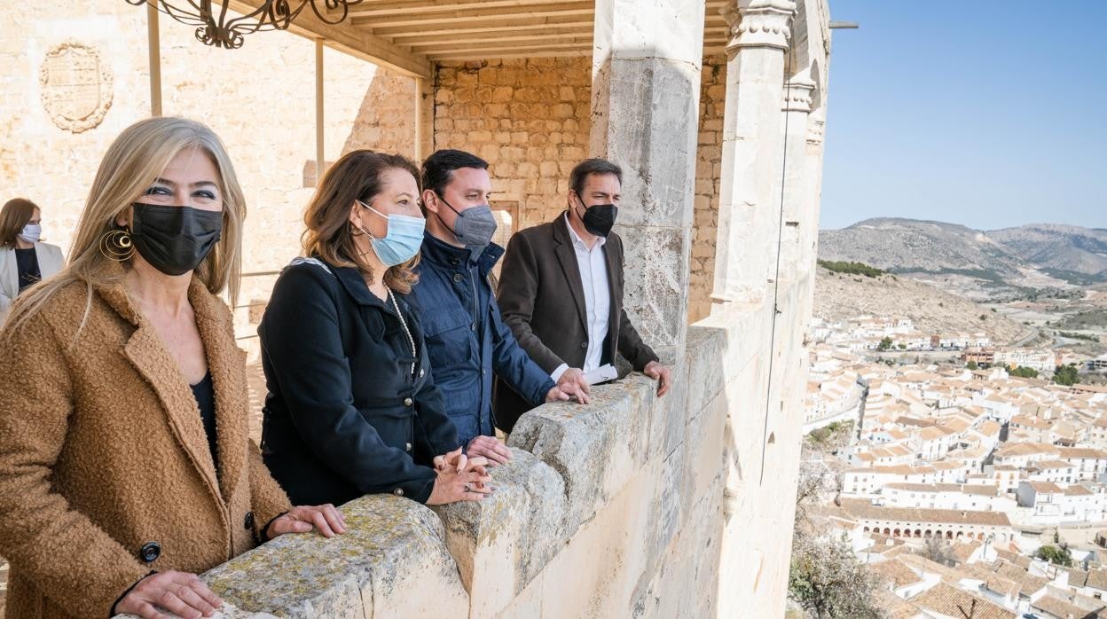 Las consejeras de Cultura y Agricultura tras la presentación de la actuación en el Castillo de Vélez-Blanco.