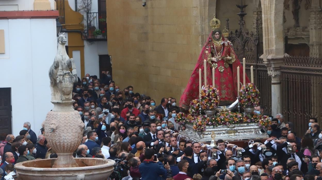 La Virgen de Araceli, en el Potro. En el vídeo, la procesión por San Pedro el Real