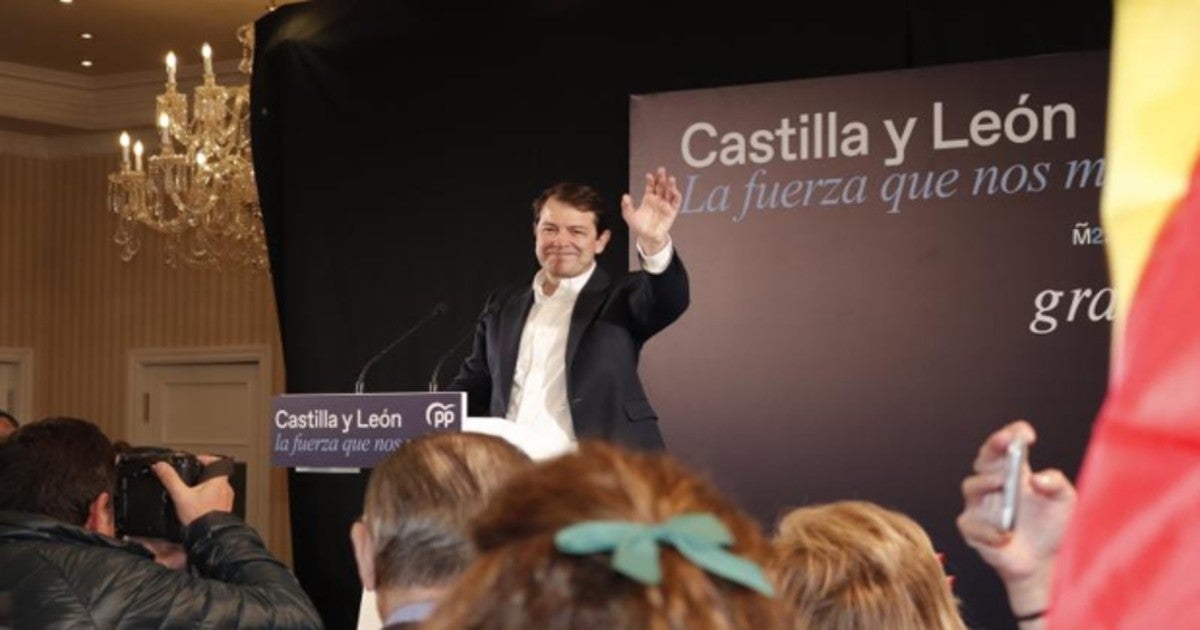 Alfonso Fernández Mañueco en su discurso como candidato del PP a la reelección tras conocer los resultados electorales del domingo