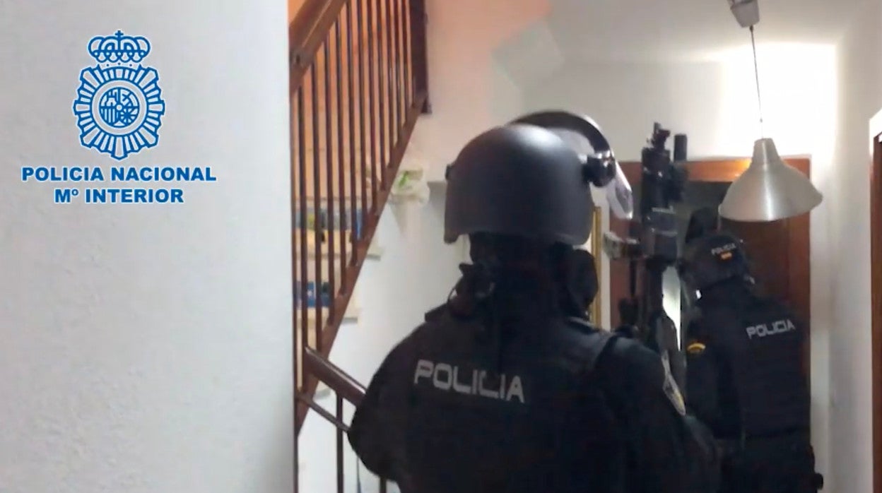 La Policía en una de las entradas para la detención de los secuestradores