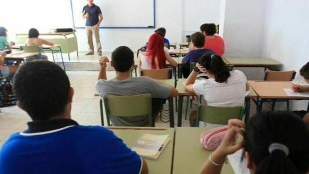 Profesores de Andalucía indican a Educación que sigue pendiente la equiparación salarial