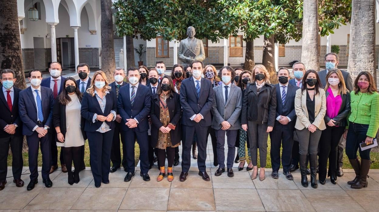 Los diputados del PP en la lectura de su manifiesto del 28F