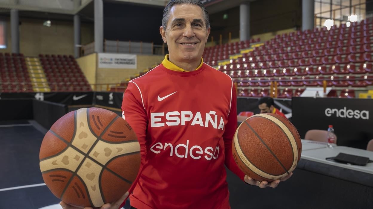 El seleccionador de España de baloncesto, Sergio Scariolo, atienda a ABC, este miércoles, en Córdoba