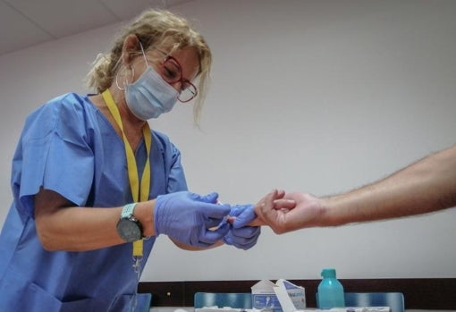 Andalucía cuenta actualmente con la plantilla de profesionales sanitarios más amplia de su historia