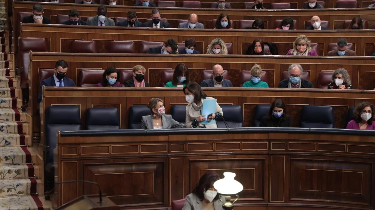 Bancada del Gobierno durante una sesión de control en el Congreso