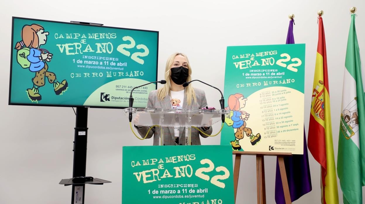 Ana Blasco durante la presentación de los campamentos