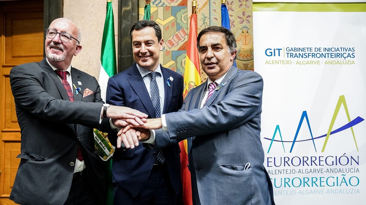 Moreno, ha firmado en Faro el nuevo Convenio transfronterizo de la Eurorregión Algarve-Alentejo-Andalucía junto con el presidente de la Comisión de Coordinación y Desarrollo Regional del Algarve, José Apolinário Nunes, y el presidente de la Comisión del Alentejo, António Ceia da Silva