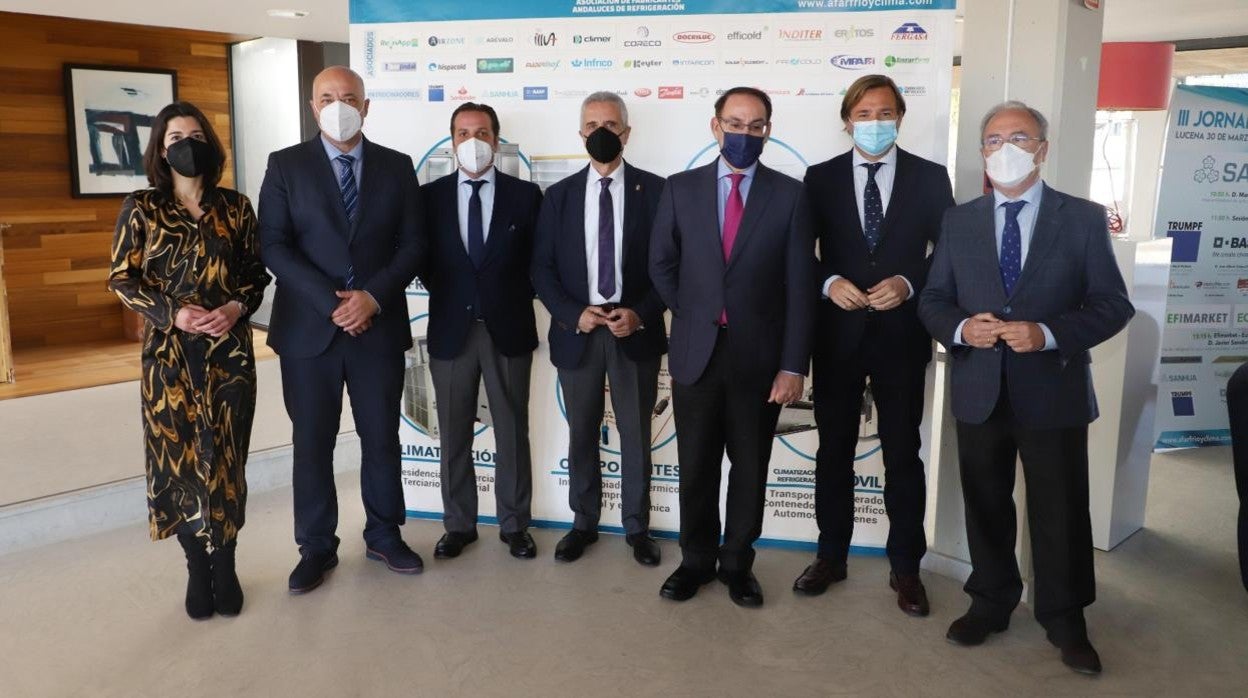 Representantes de las instituciones y organizadores durante la jornada de trabajo