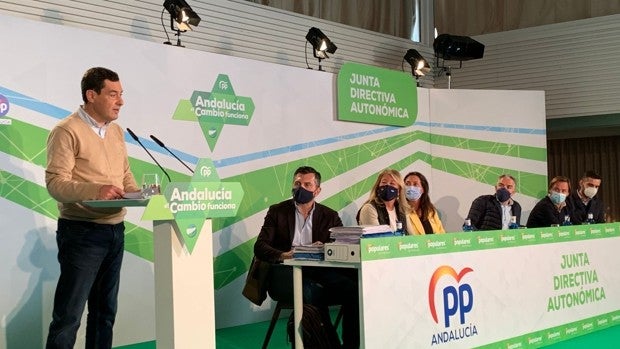 Juanma Moreno bendice a Núñez Feijóo ante la junta directiva del PP andaluz