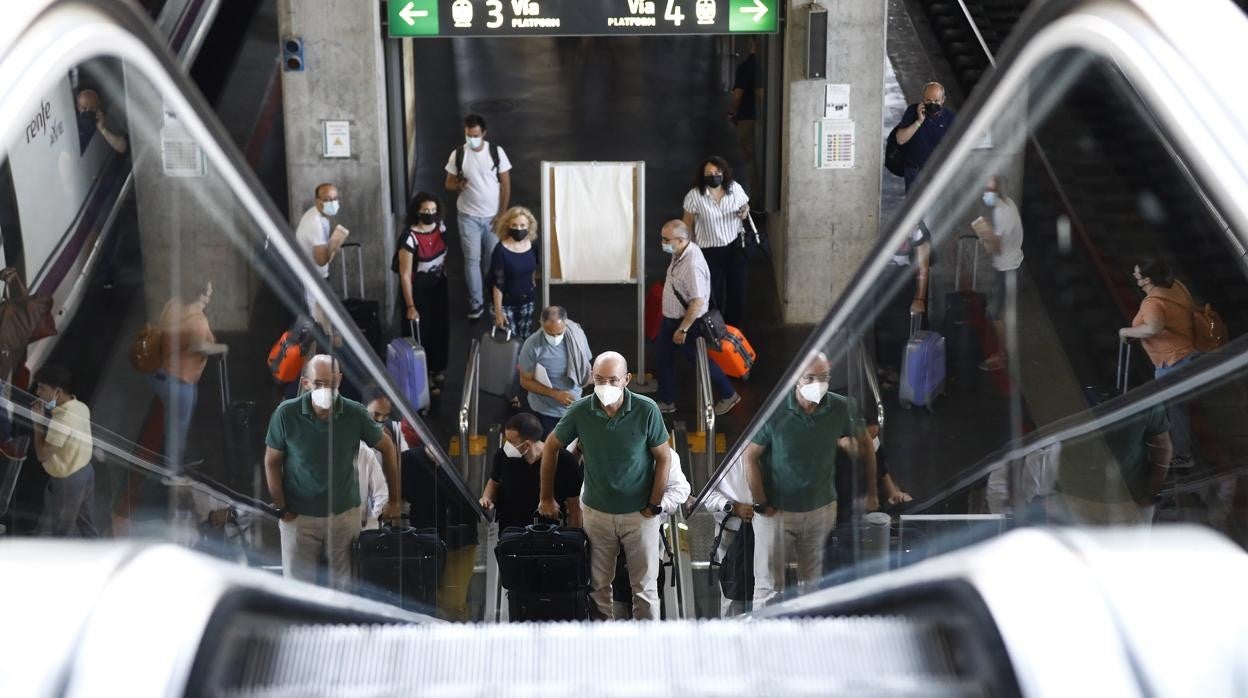 Pasajeros, en la estación del AVE de Córdoba