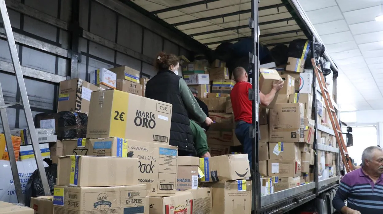 Lucena se moviliza y manda el segundo tráiler de ayuda humanitaria a la  frontera de Ucrania