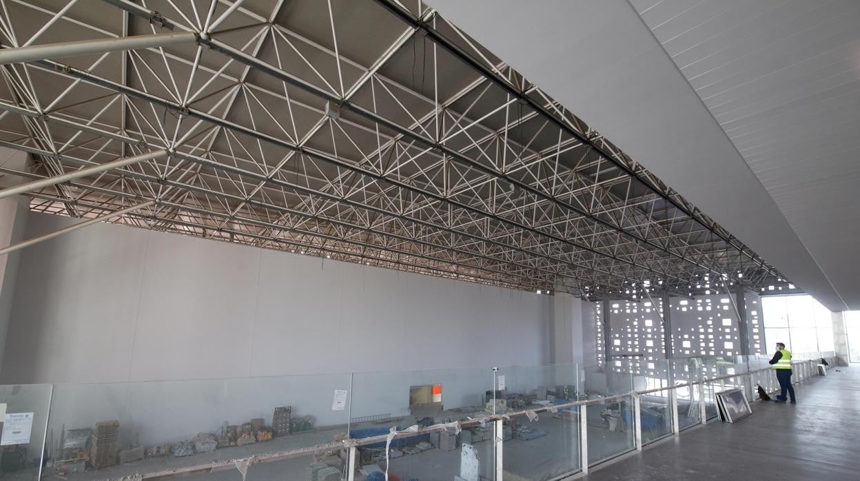 Sala interior del Centro de Ferias y Convenciones municipal de Córdoba, que se encuentra en obras