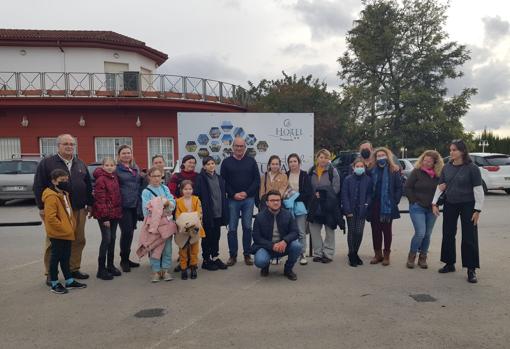Fran e Inmaculada, a la derecha, ella con una bufanda azul