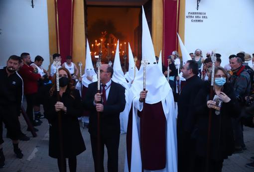 La presidencia del cortejo, durante la salida procesional