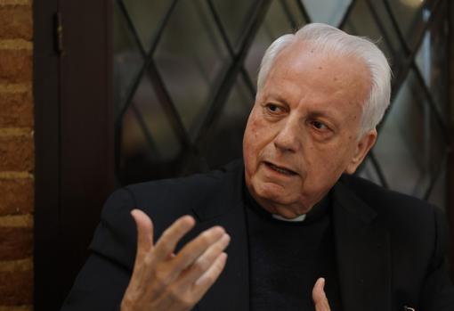 El sacerdote y periodista durante su conversación con ABC