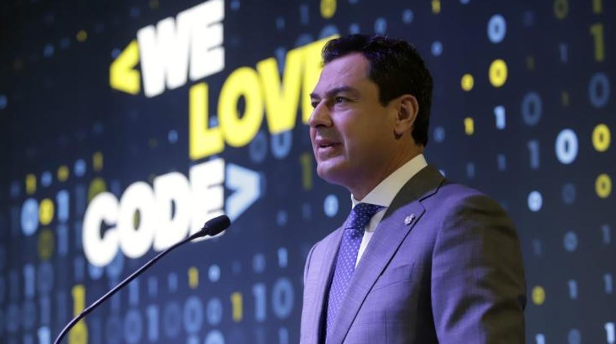 El presidente de la Junta, Juanma Moreno, en la inauguración de un centro de captación del talento este lunes en Málaga