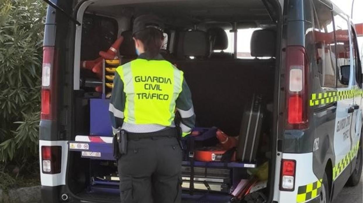 Un agente de la Guardia Civil de Tráfico, en una imagen de archivo