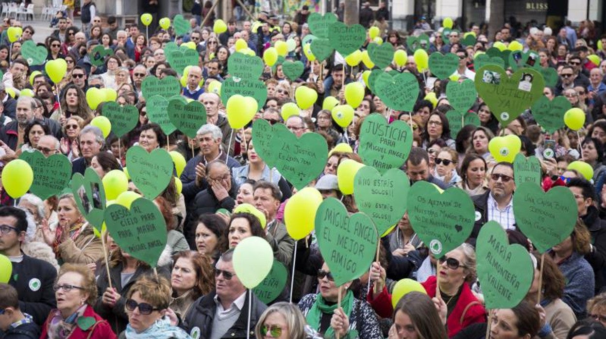 Concentración de apoyo a los familiares de las victimas del doble crimen de Almonte en 2018, a la que asistieron familiares de Marta del Castillo y de Ruth y José, entre otras familias de víctimas