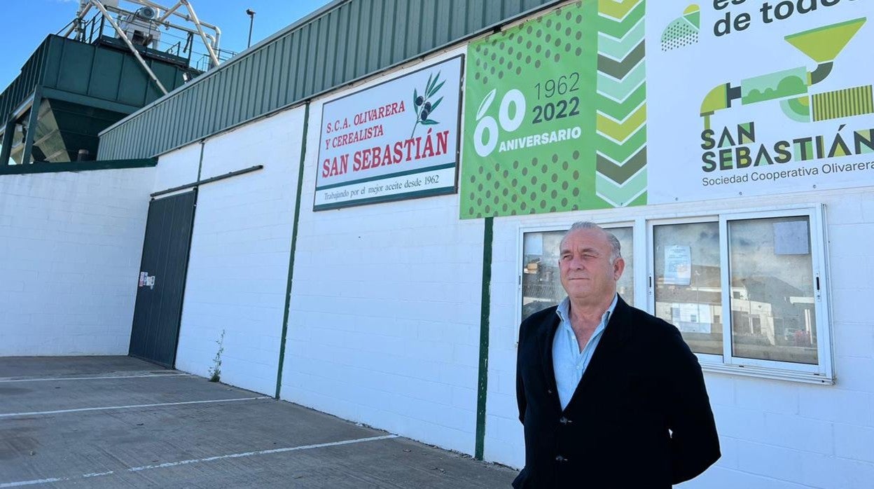 Juan Antonio Anso posa en las instalaciones de la cooperativa de San Sebastián de los Ballesteros