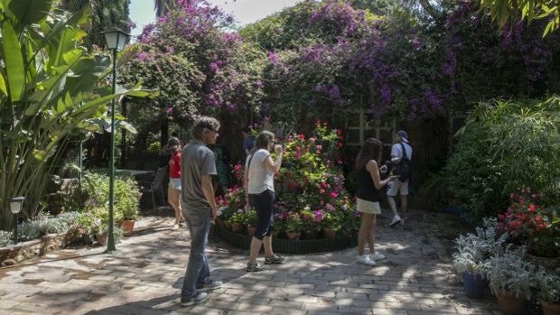 El clima de mayo y el domingo se unen para que el gentío tome las calles