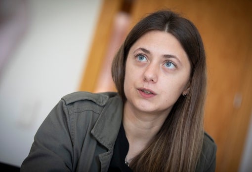 Ivana, una de las profesionales encargadas de la adaptación de los niños refugiados