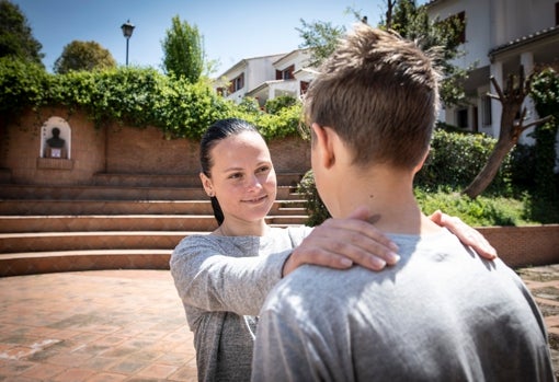 Yana junto a su hijo