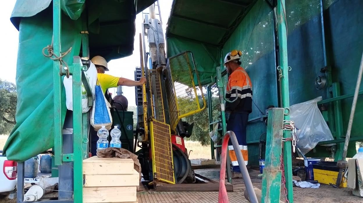 Trabajos de análisis de Minas de Estaño de España en la finca Oropesa de Fuente Obejuna para su explotación