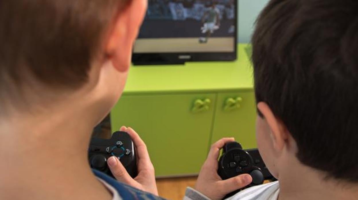 Al detenido se le acusa de delitos de abuso sexual y de captación de, al menos, 26 menores con fines de producción de pornografía infantil