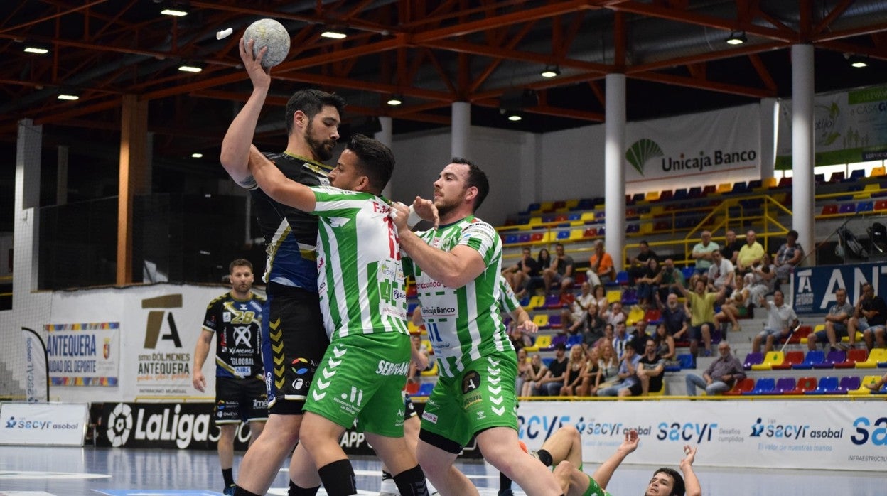 El Ángel Ximénez Puente Genil encara a los rivales del Iberoquinoa Antequera