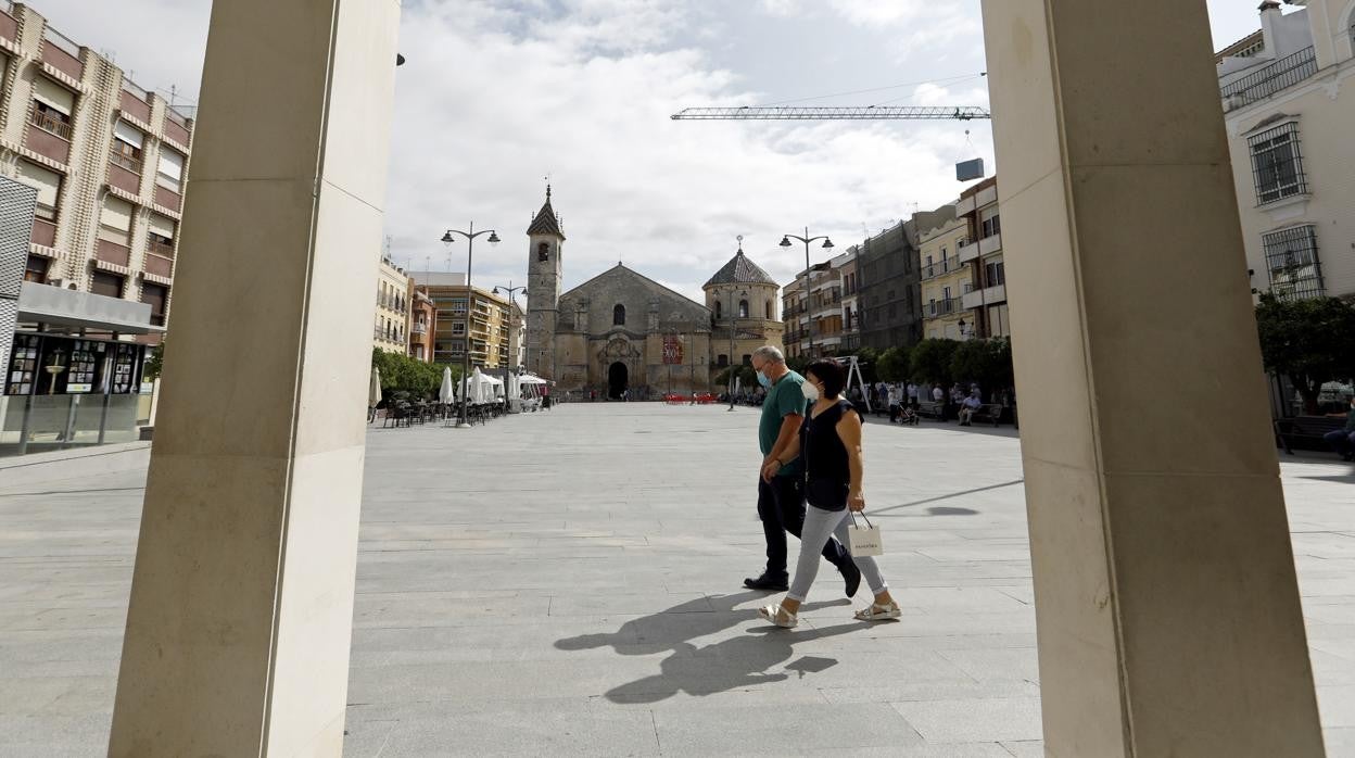 Plaza Nueva de Lucena desde los soportales del Ayuntamiento de la ciudad