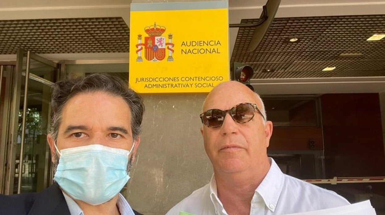 Integrantes de la asociación presentan el recurso