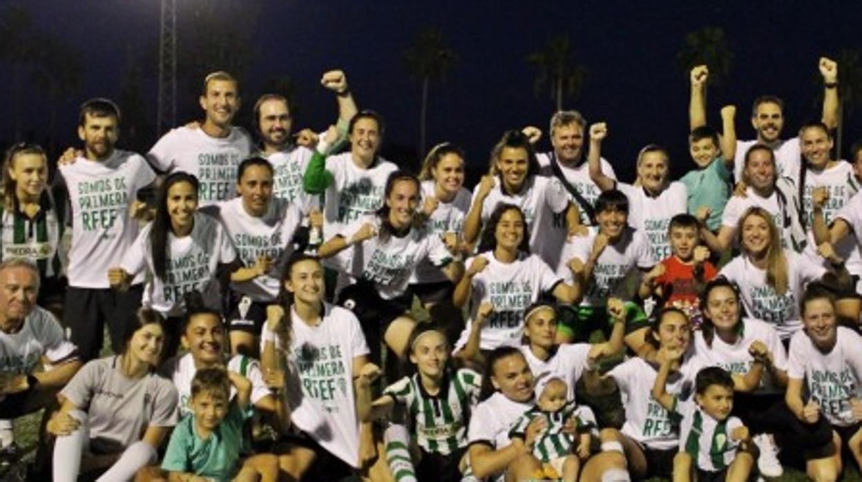 Las jugadoras del Córdoba Femenino celebran un gol en la ciudad deportiva
