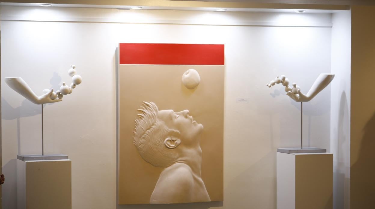 Obras de José Manuel Belmonte en la exposición en el Colegio de Abogados