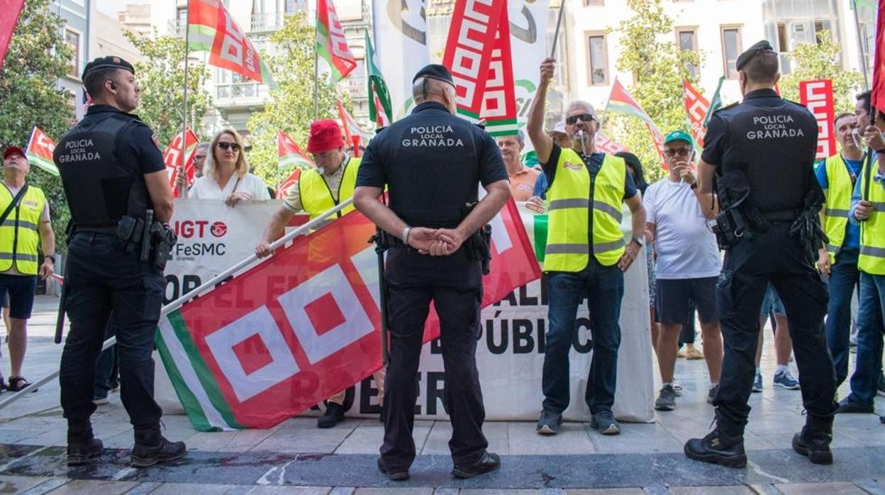 Manifestación frente al Ayuntamiento de Granada este martes