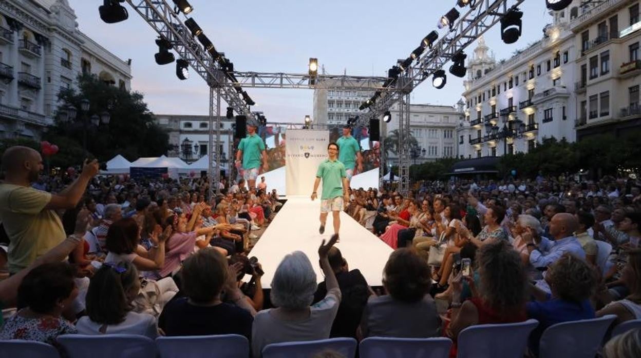 Desfile de Álvaro Moreno en Las Tendillas con motivo de la Shopping Night