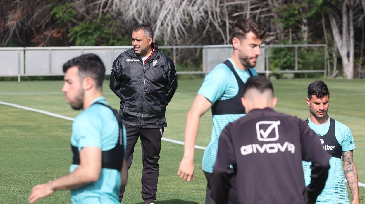 Los jugadores del Córdoba CF entrenan en la ciudad deportiva